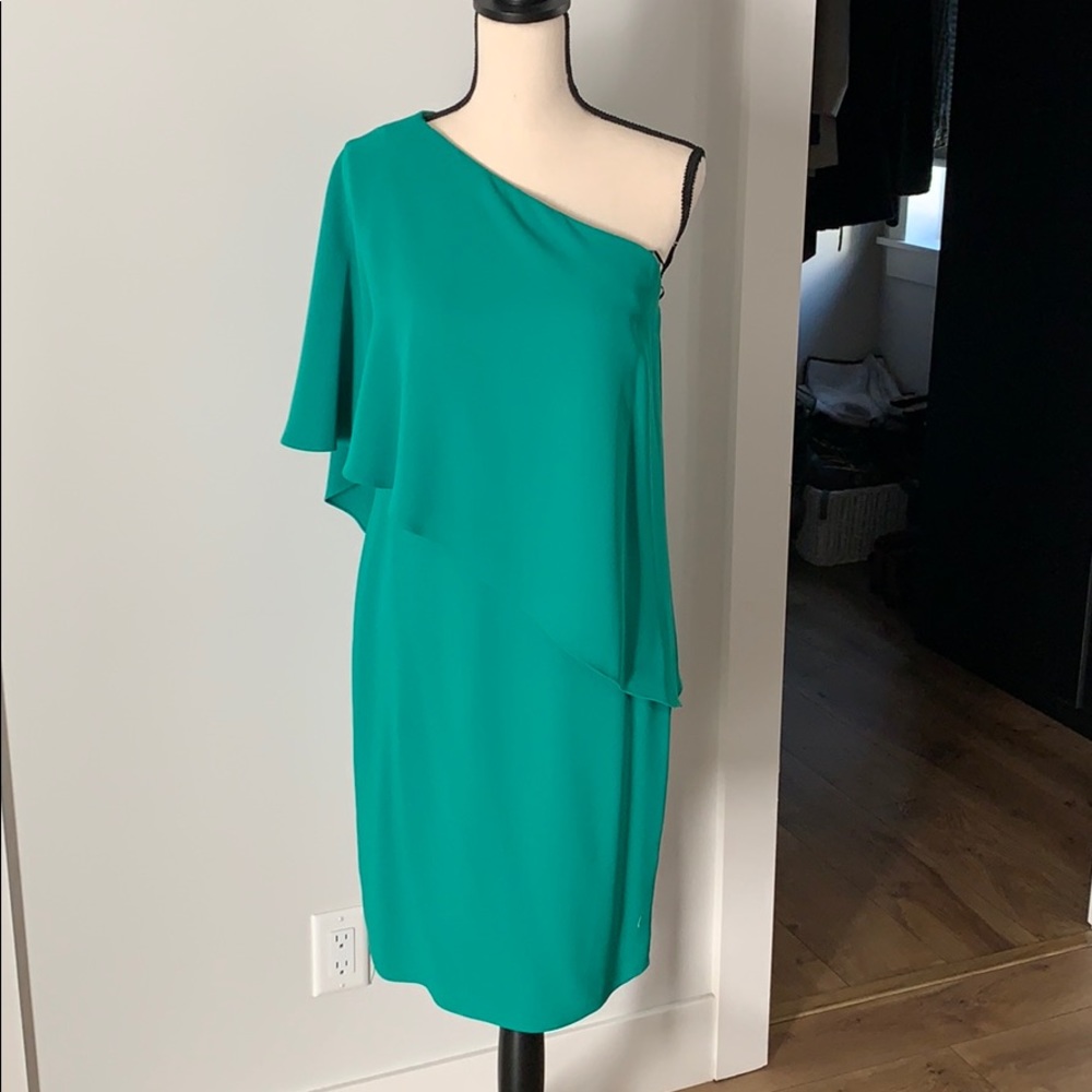 Green One Shoulder Shelve Dress